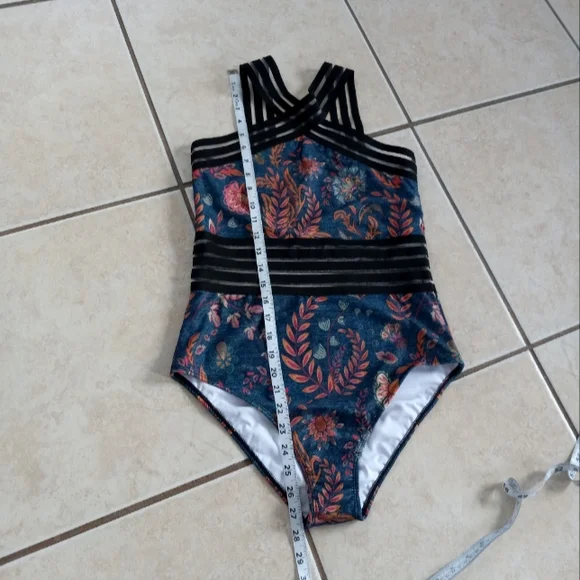 New Averie Halley Crossover Floral One Piece Swimsuit L - Picture 14 of 16